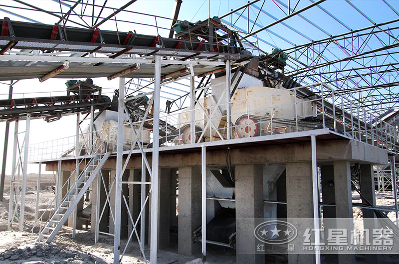 石子加工設(shè)備破碎現(xiàn)場(chǎng)